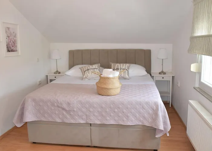 Gropa * Starigrad-Paklenica