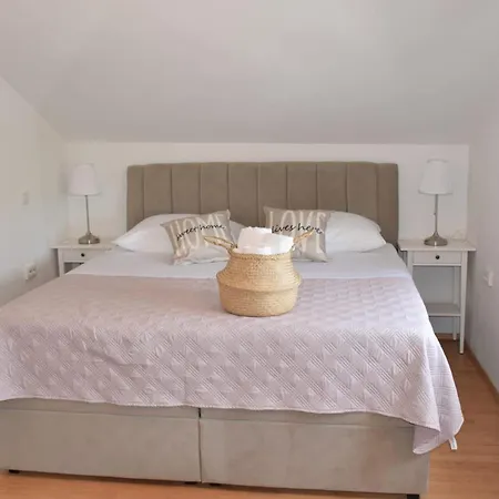 Gropa * Starigrad Paklenica