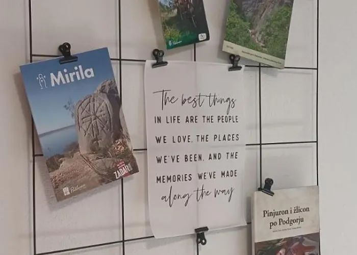 Gropa * Стариград-Пакленица