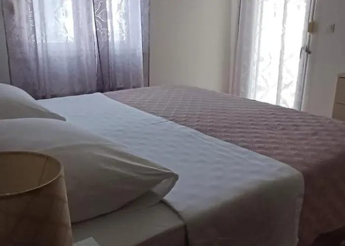 Gropa Стариград-Пакленица