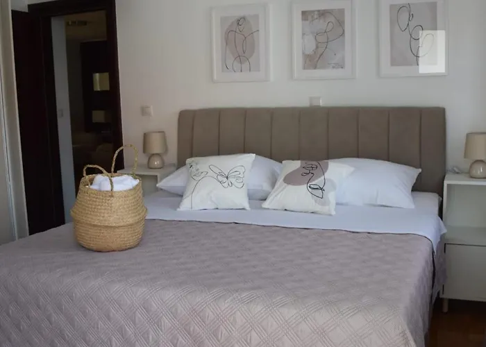 Gropa Стариград-Пакленица